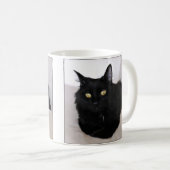 ソファリラックスに座った黒猫 コーヒーマグカップ (正面右)