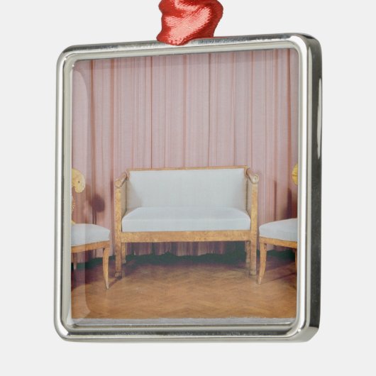 ソファーおよび2脚の椅子のKarelian樺の木1810-20年 メタルオーナメント (左)