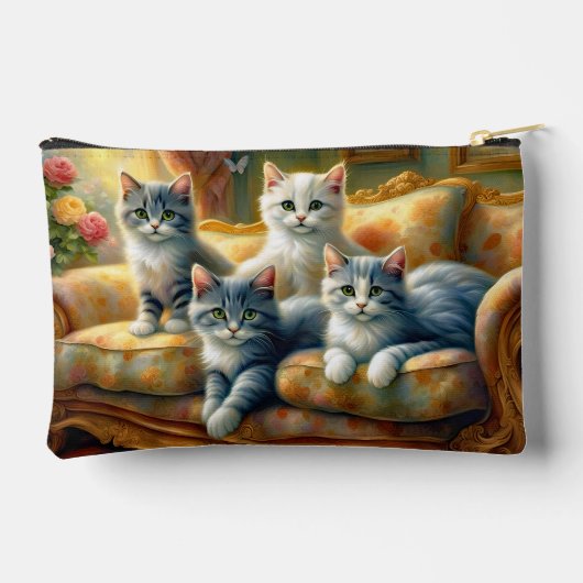 ソファーに寝る猫たち – かわいいヴィンテージの姿 アクセサリーポーチ (裏面)