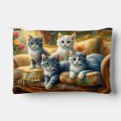 ソファーに寝る猫たち – かわいいヴィンテージの姿 アクセサリーポーチ (正面)