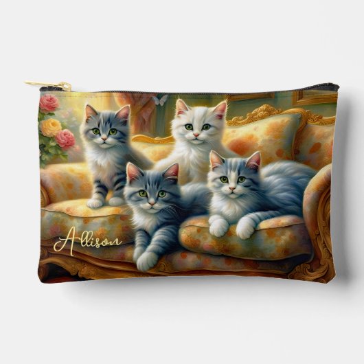 ソファーに寝る猫たち – かわいいヴィンテージの姿 アクセサリーポーチ (正面)