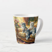 ソファーに寝る猫たち – かわいいヴィンテージの姿 カフェラテマグ (右アングル)