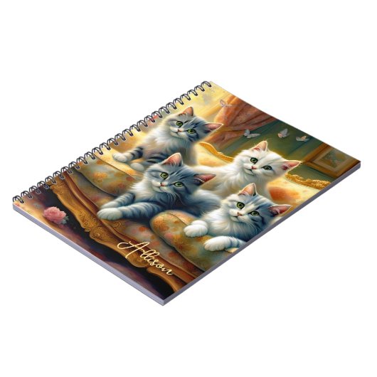 ソファーに寝る猫たち – かわいいヴィンテージの姿 ノートブック (左側)