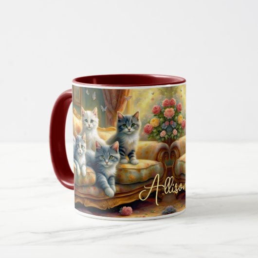 ソファーに寝る猫たち – かわいいヴィンテージの姿 マグカップ (正面左)