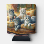 ソファーに寝る猫たち – かわいいヴィンテージの姿 缶クーラー (裏面)