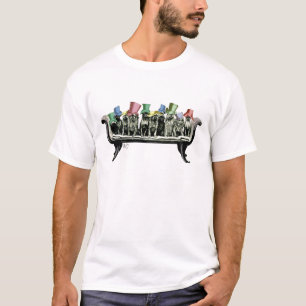 ソファーの犬 Tシャツ