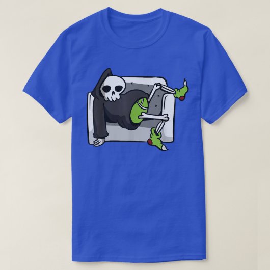 ソファ怠惰なハロウィーンの衣装の死神おもしろい  Tシャツ (デザイン正面)