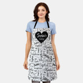 ソフィアタイポグラフィ白黒 エプロン (着用した状態)