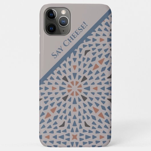 ソフトでミュートされたカラーパターンを持つ「Say Cheese」オーガニック Case-Mate iPhoneケース (裏面)