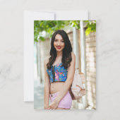 ソフトなパステルゴールドの花の水彩写真 スイート16 招待状 (裏面)