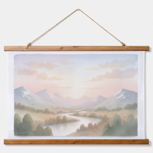 ソフトなパステル調の水彩画で描かれた山の日の出ウォールアート 吊り下げ型タペストリー (正面)
