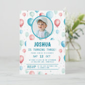 ソフトなブルーバルーンの子供の誕生日 招待状 (スタンド正面)