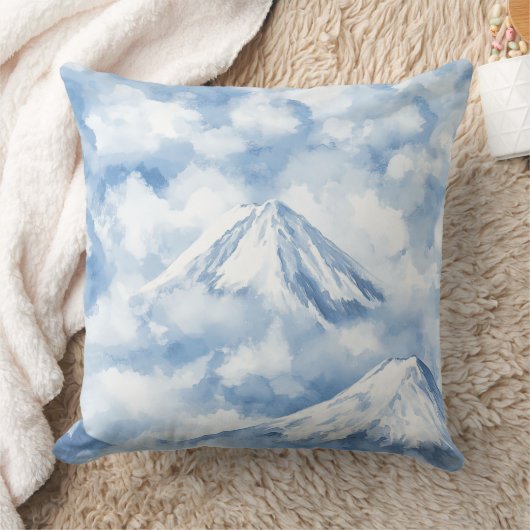 ソフトな水彩画の山々 雪と雲 青と白 クッション (ブランケット)
