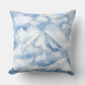 ソフトな水彩画の山々 雪と雲 青と白 クッション (正面)
