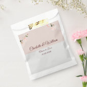 ソフトな紫とグレーの花のデザイン フェイバーバッグ (封をした状態)