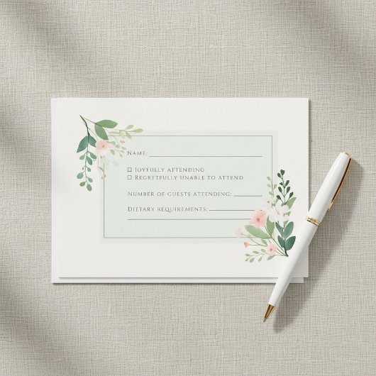 ソフトな緑の水彩花模様のRSVP返信カード 招待状