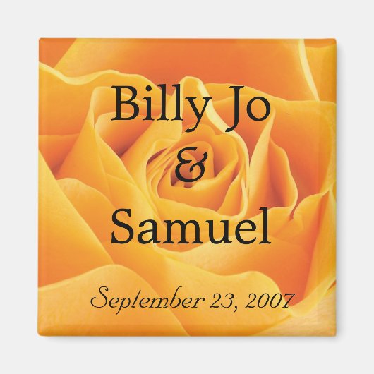 ソフトイエローパーソナライズされたロ結婚ーズ マグネット (正面)