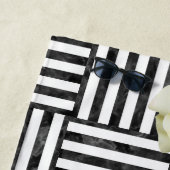 ソフトイエローローズブラックとホワイトブロックストライプ ビーチタオル (インサイチュ)