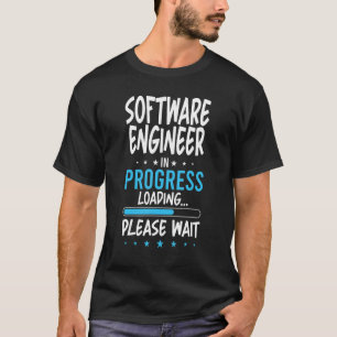 ソフトウェアエンジニアの処理中 Tシャツ