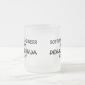 ソフトウェアエンジニアの致命的な忍者 フロストグラスマグカップ (中央)