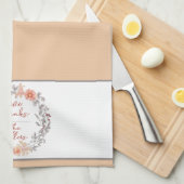 ソフトオレンジ色の水彩フローラリース パーソナライズされた キッチンタオル (四つ折り)