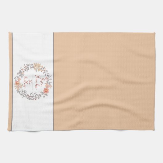 ソフトオレンジ色の水彩フローラリース パーソナライズされた キッチンタオル (横)