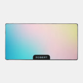 ソフトカラーのグラデーションの虹色の背景 デスクマット (正面)