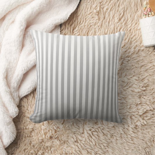ソフトグレーと白のグラデーション付きストライプ クッション (ブランケット)