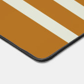 ソフトセージと暖かいブラウンストライプのパターン デスクマット (コーナー)