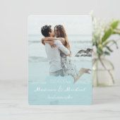 ソフトティール(緑がかった色)バナーフォトセーブ・ザ・デート案内 招待状 (スタンド正面)