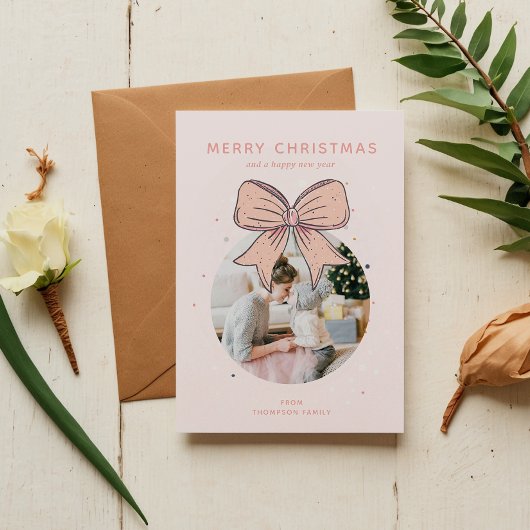 ソフトパステルピンクのクリスマスボールボーフォト シーズンカード