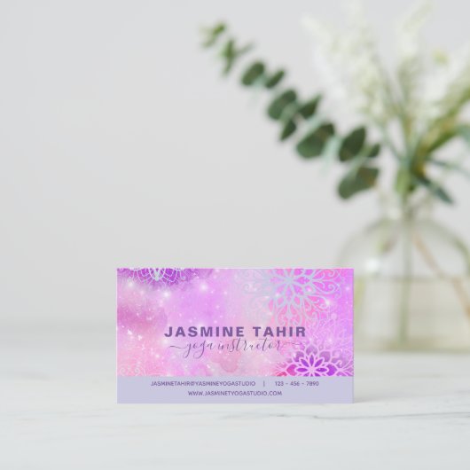 ソフトパステルピンクマレースのようダラアートヨガインストラクター 名刺 (スタンド正面)