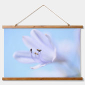 ソフトパステルブルーパープルフラワー 吊り下げ型タペストリー (正面)