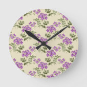 ソフトパープルバイオレットパターンオン淡い色のアンティークイエロー ラウンド壁時計 (正面)