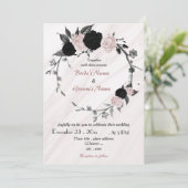 ソフトピンクとブラックのフローラ結婚リース 招待状 (スタンド正面)