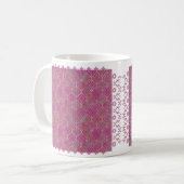 ソフトピンクのイスラム幾何学的金ゴールドパターン コーヒーマグカップ (正面左)