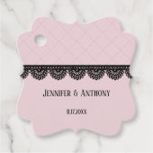 ソフトピンクのカスタムウェディングにブラックレース フェイバータグ (正面)