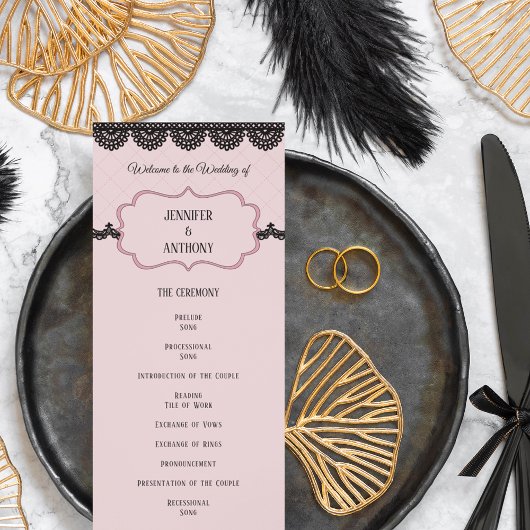 ソフトピンクのカスタムウェディングにブラックレース プログラム