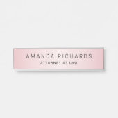 ソフトピンクのサテングラデーションの名前とタイトル サインプレート (正面)
