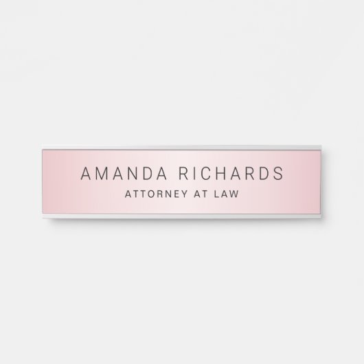 ソフトピンクのサテングラデーションの名前とタイトル サインプレート (正面)
