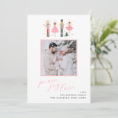 ソフトピンクのナツクラッカークリスマスフォトホリデーカード カード (スタンド正面)