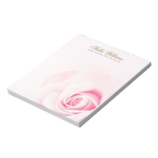 ソフトピンクのバラパーソナライズされたの名前または文字 ノートパッド (回転)