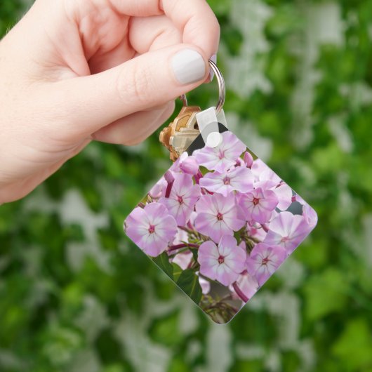 ソフトピンクの庭園の花 キーホルダー (手)