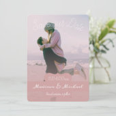 ソフトピンクバナーフォトセーブ・ザ・デート案内 招待状 (スタンド正面)