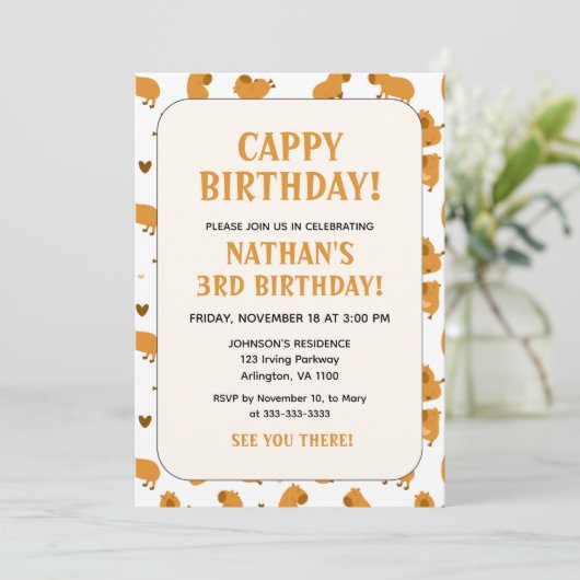 ソフトブラウンキャピバラキッズおもしろいキャピー誕生日 招待状 (スタンド正面)