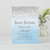 ソフトブルーとシルバーのスイート16誕生日招待状 招待状 (スタンド正面)