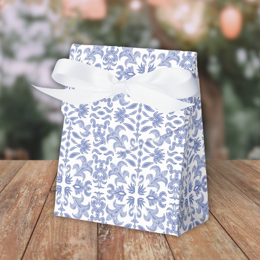 ソフトブルーとホワイトのヴィンテージ パターン（の模様が）ある フェイバーボックス