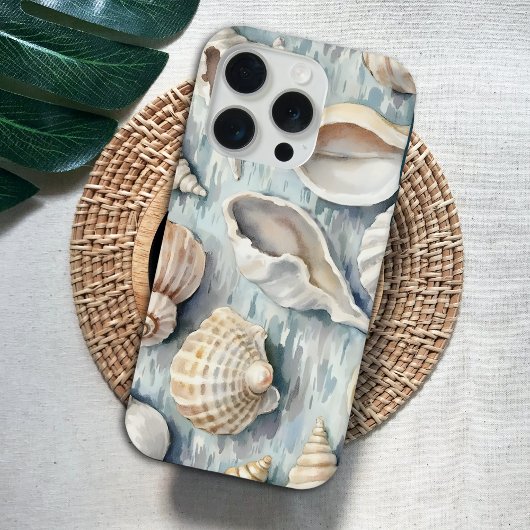 ソフトブルーの海岸の貝殻の水彩画 iPhoneケース