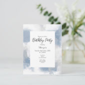 ソフトブルーグレーとホワイトの抽象芸術ブラシストローク 招待状 (スタンド正面)