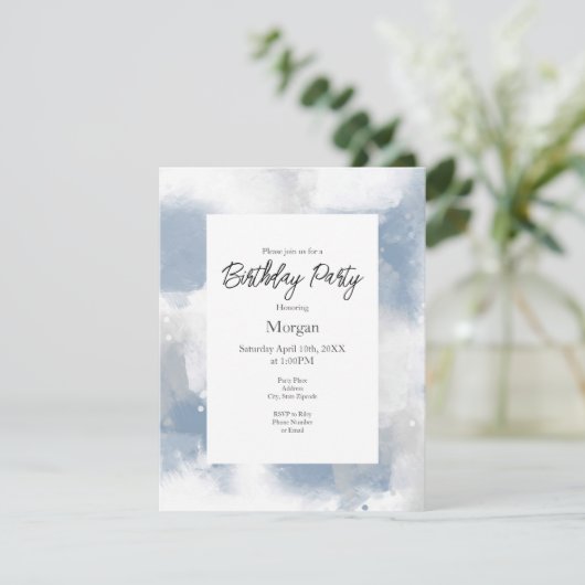 ソフトブルーグレーとホワイトの抽象芸術ブラシストローク 招待状 (スタンド正面)